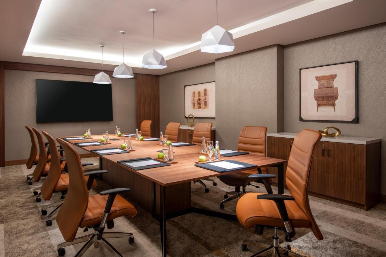Swissotel Living Dzsidda Kültér fotó Boardroom at The Westin