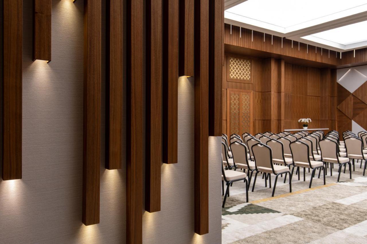 Swissotel Living Dzsidda Kültér fotó The interior of the main conference hall