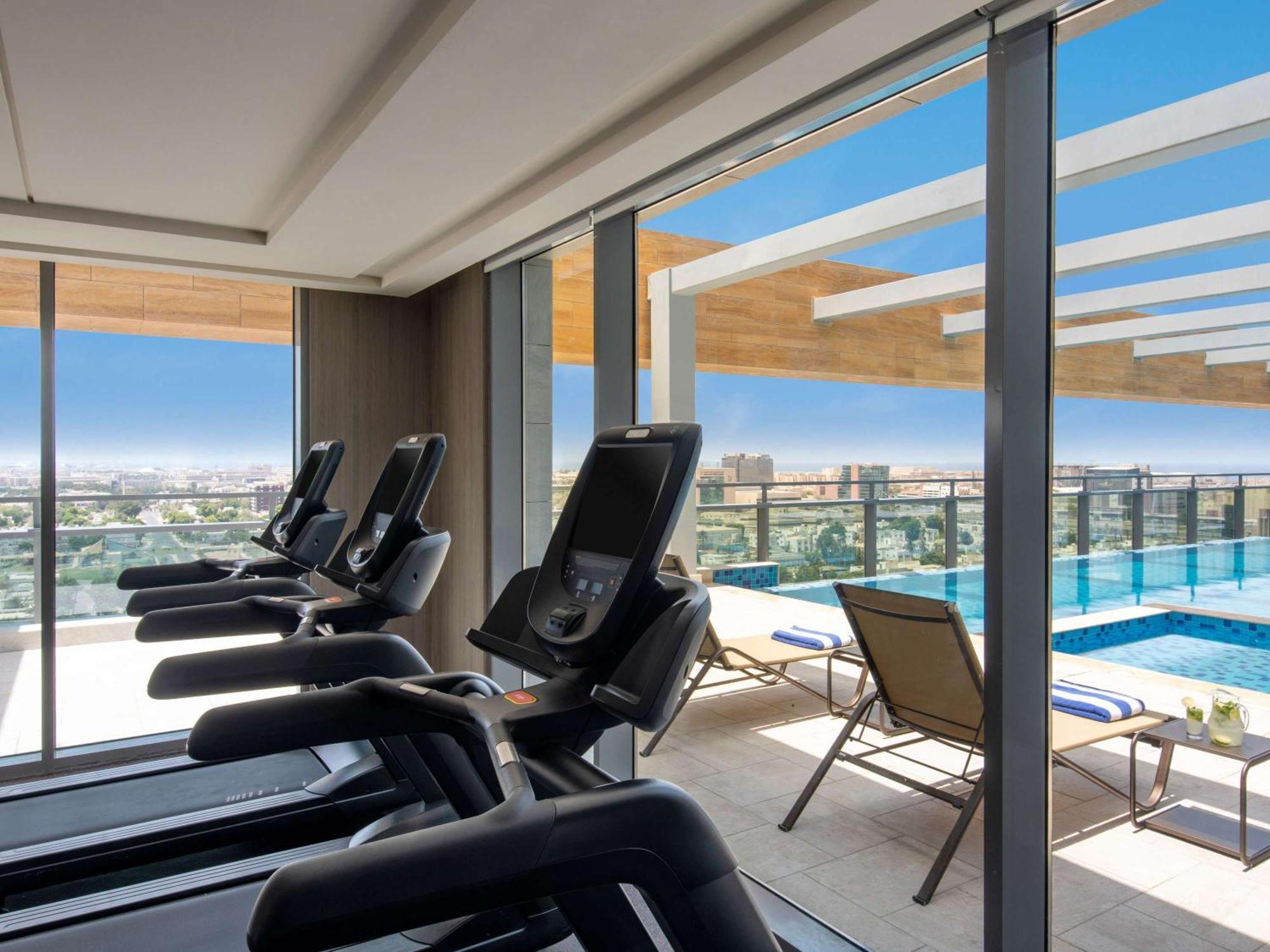 Swissotel Living Dzsidda Kültér fotó The gym at the hotel
