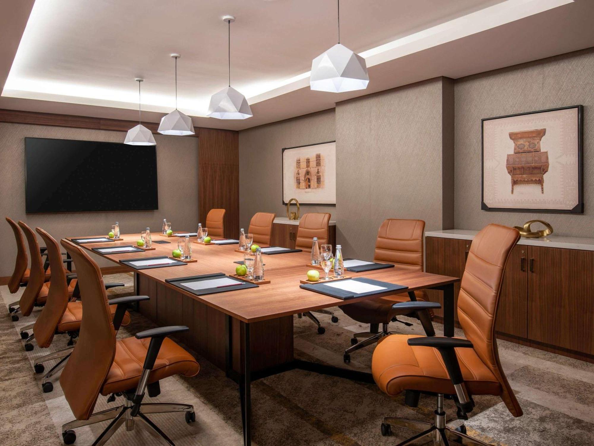 Swissotel Living Dzsidda Kültér fotó Boardroom at The Westin