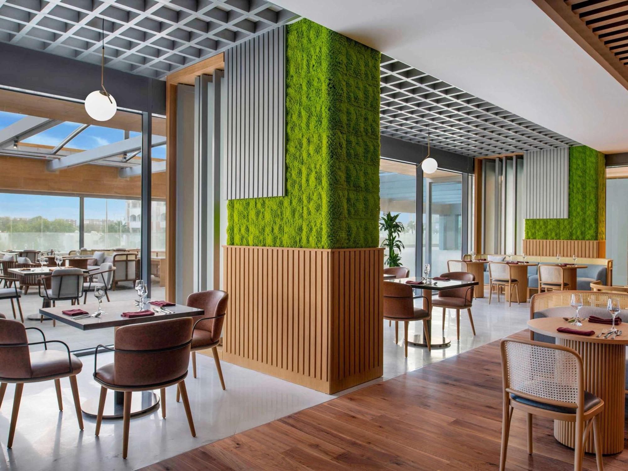 Swissotel Living Dzsidda Kültér fotó The restaurant